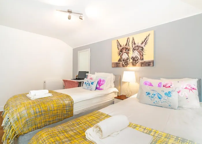 Town Center Apartment With 55” Smart Tv+Netflix