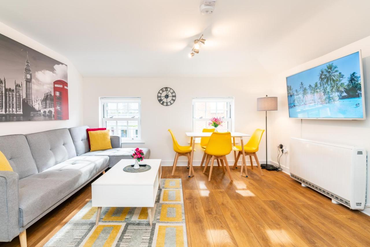 Apartment Town Center With 55” Smart Tv+netflix