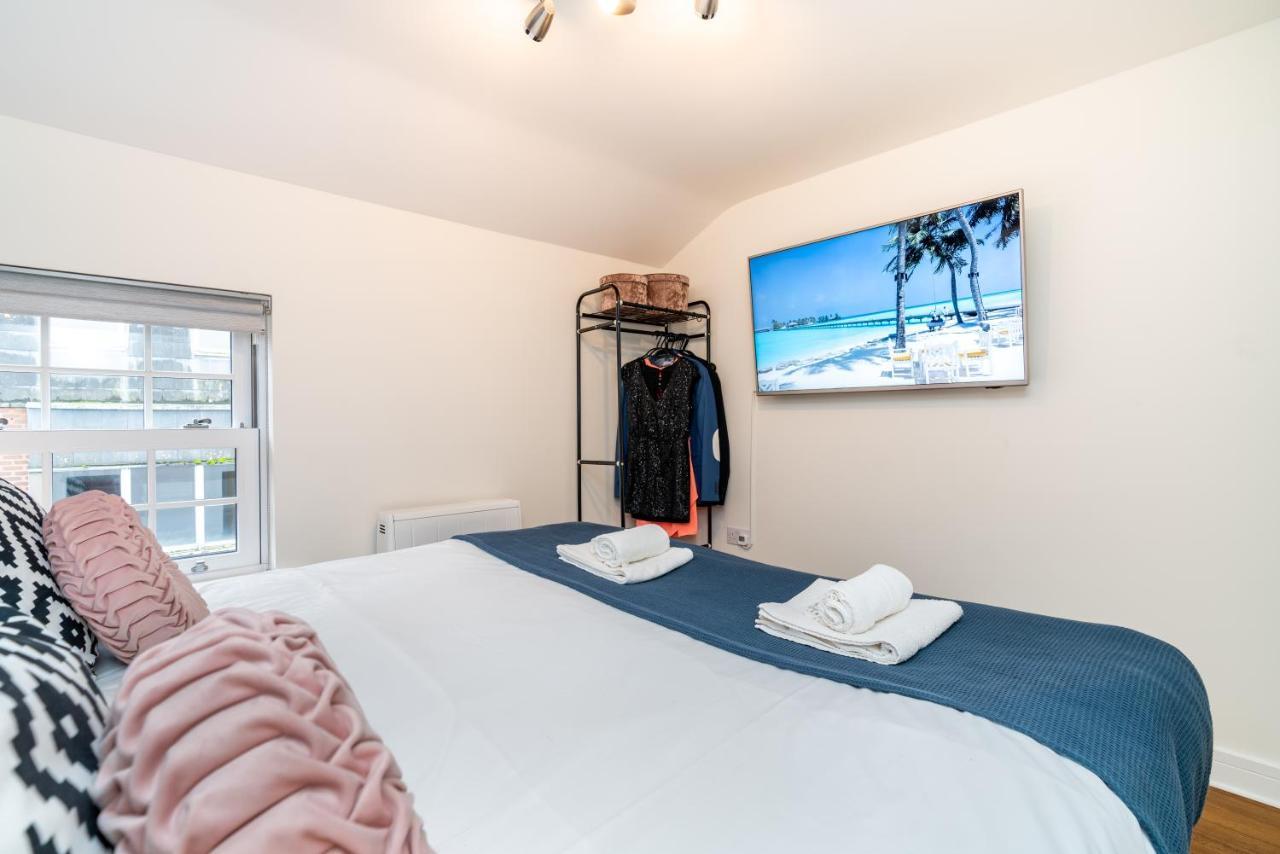 Town Center With 55” Smart Tv+netflix * Andover