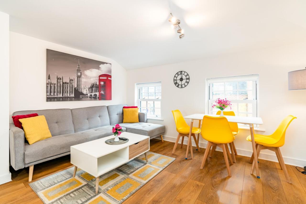 Apartment Town Center With 55” Smart Tv+netflix Andover