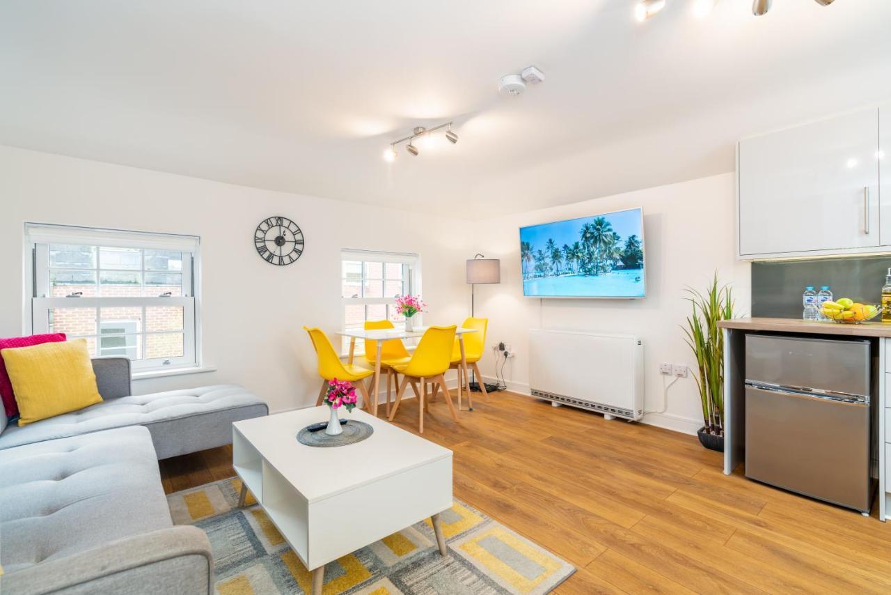 Town Center With 55” Smart Tv+netflix Andover