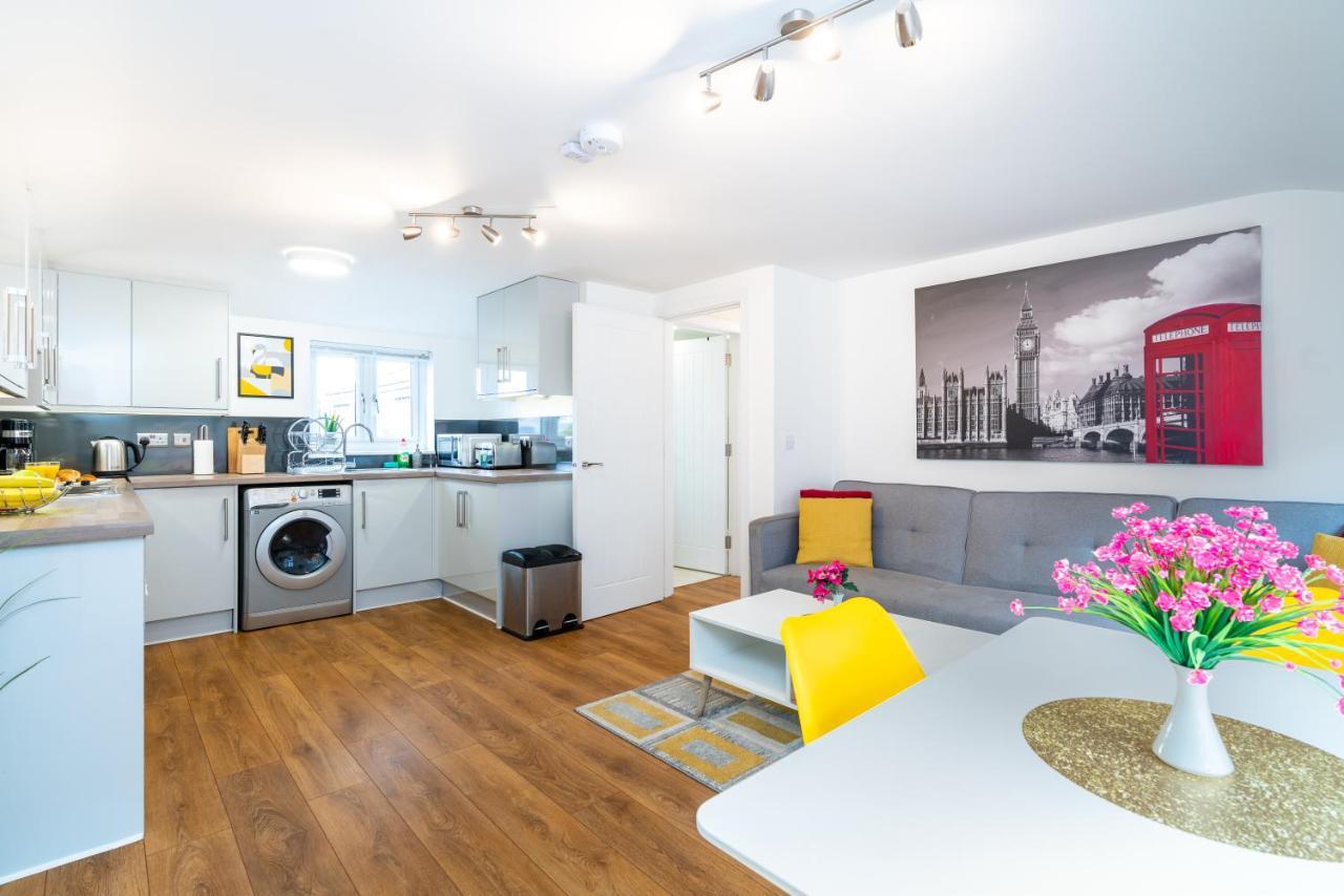 Town Center With 55” Smart Tv+netflix * Andover