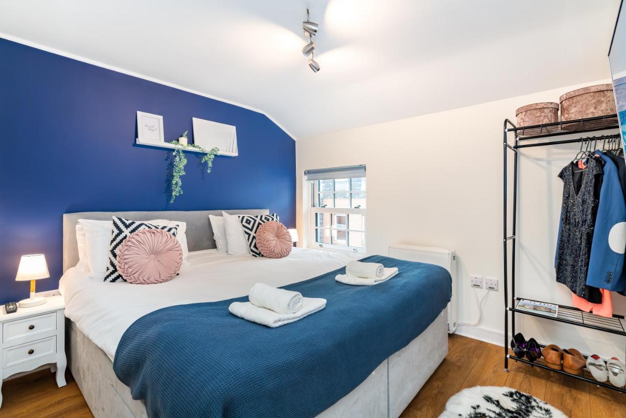 Town Center With 55” Smart Tv+netflix Andover