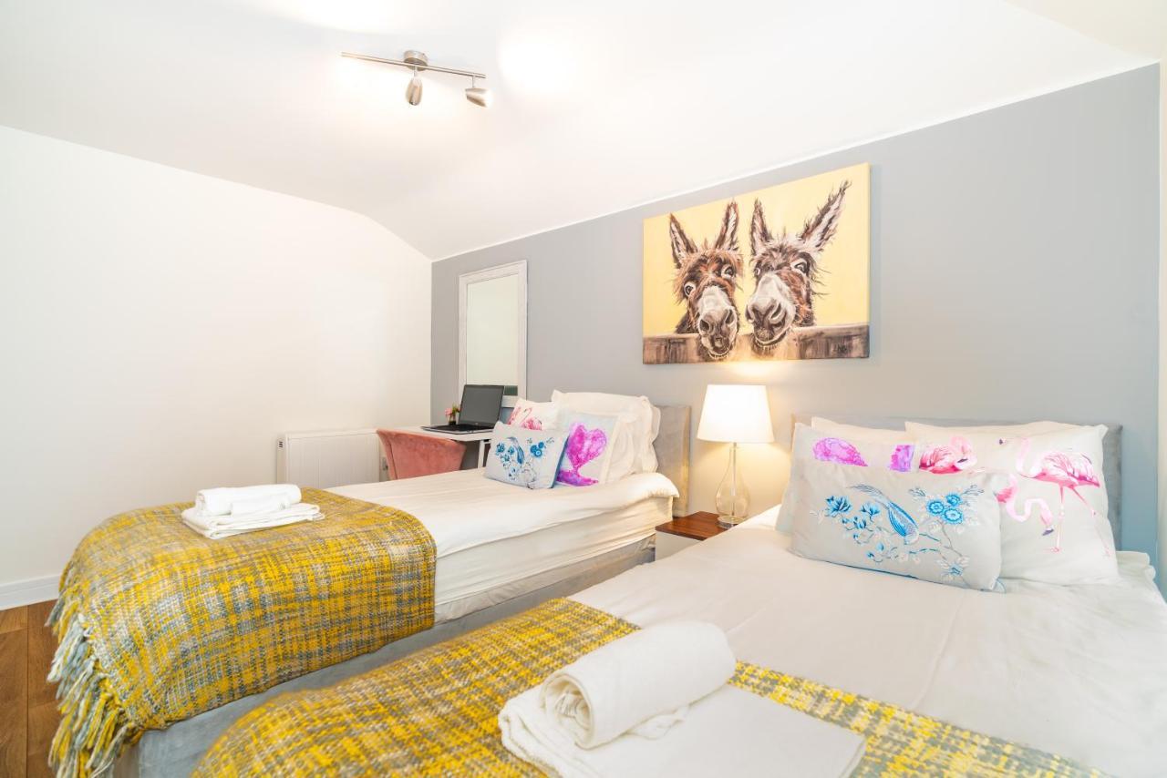 Town Center With 55” Smart Tv+netflix Andover